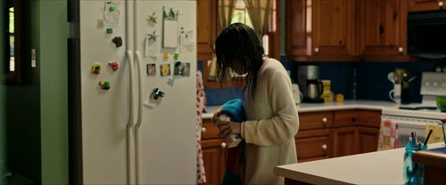 Still frame 100 from Alice, Darling (2022) directed by Mary Nighy