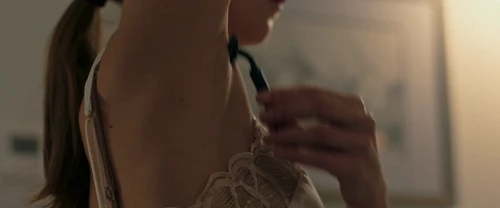 Still frame 16 from Alice, Darling (2022) directed by Mary Nighy