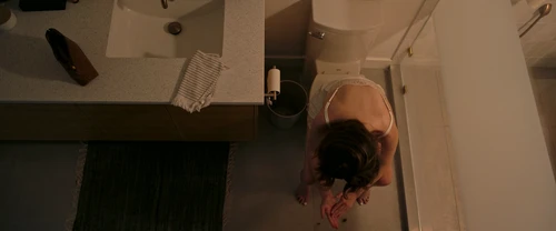 Still frame 31 from Alice, Darling (2022) directed by Mary Nighy
