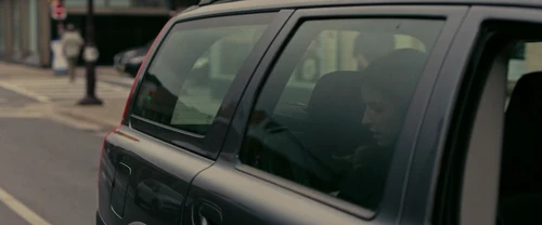 Still frame 32 from Alice, Darling (2022) directed by Mary Nighy