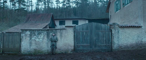 Still frame 99 from All Quiet on the Western Front (2022) directed by Edward Berger