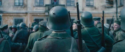 Still frame 301 from All Quiet on the Western Front (2022) directed by Edward Berger
