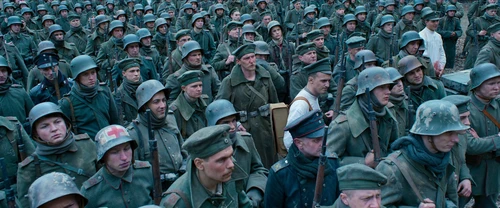 Still frame 303 from All Quiet on the Western Front (2022) directed by Edward Berger