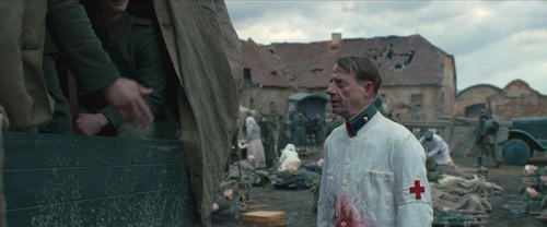 Still frame 39 from All Quiet on the Western Front (2022) directed by Edward Berger