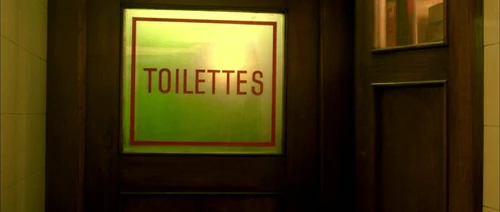 Still frame 77 from Amelie (2001) directed by Jean-Pierre Jeunet