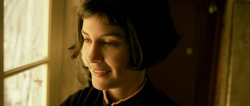 Still frame 78 from Amelie (2001) directed by Jean-Pierre Jeunet
