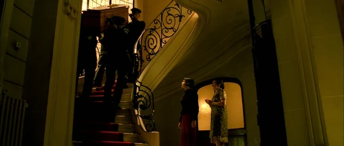 Still frame 83 from Amelie (2001) directed by Jean-Pierre Jeunet