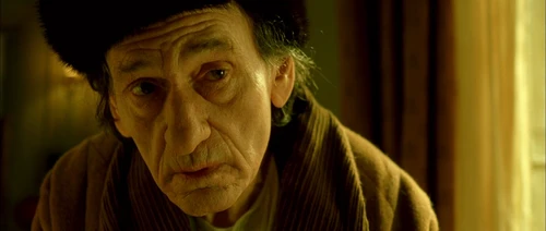 Still frame 90 from Amelie (2001) directed by Jean-Pierre Jeunet