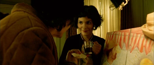 Still frame 91 from Amelie (2001) directed by Jean-Pierre Jeunet