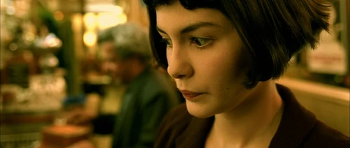 Still frame 102 from Amelie (2001) directed by Jean-Pierre Jeunet