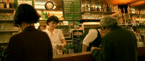 Still frame 103 from Amelie (2001) directed by Jean-Pierre Jeunet
