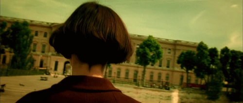 Still frame 106 from Amelie (2001) directed by Jean-Pierre Jeunet