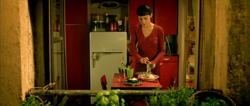 Still frame 110 from Amelie (2001) directed by Jean-Pierre Jeunet