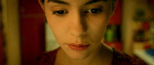 Still frame 111 from Amelie (2001) directed by Jean-Pierre Jeunet