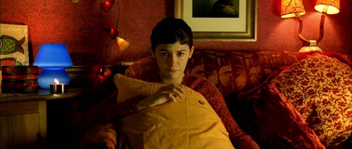 Still frame 115 from Amelie (2001) directed by Jean-Pierre Jeunet