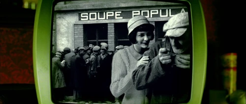 Still frame 116 from Amelie (2001) directed by Jean-Pierre Jeunet