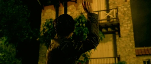 Still frame 120 from Amelie (2001) directed by Jean-Pierre Jeunet