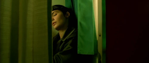 Still frame 121 from Amelie (2001) directed by Jean-Pierre Jeunet
