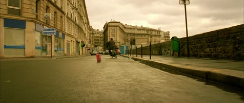 Still frame 126 from Amelie (2001) directed by Jean-Pierre Jeunet
