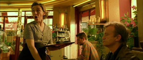 Still frame 131 from Amelie (2001) directed by Jean-Pierre Jeunet