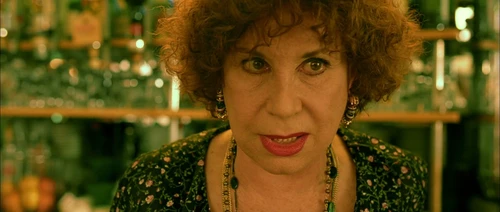 Still frame 133 from Amelie (2001) directed by Jean-Pierre Jeunet