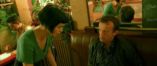 Still frame 135 from Amelie (2001) directed by Jean-Pierre Jeunet