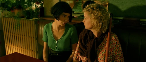 Still frame 139 from Amelie (2001) directed by Jean-Pierre Jeunet