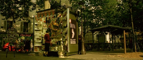 Still frame 141 from Amelie (2001) directed by Jean-Pierre Jeunet