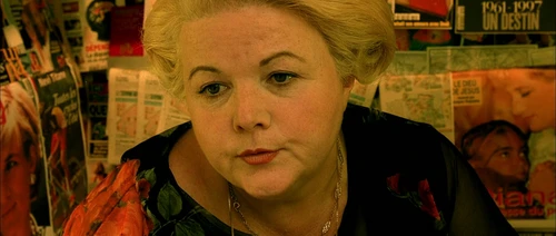 Still frame 144 from Amelie (2001) directed by Jean-Pierre Jeunet
