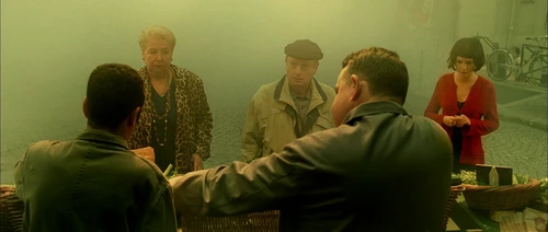 Still frame 155 from Amelie (2001) directed by Jean-Pierre Jeunet