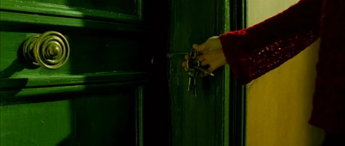 Still frame 158 from Amelie (2001) directed by Jean-Pierre Jeunet