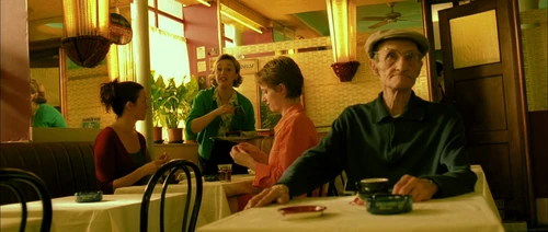 Still frame 160 from Amelie (2001) directed by Jean-Pierre Jeunet