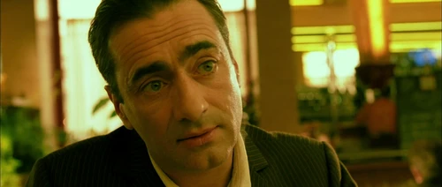 Still frame 162 from Amelie (2001) directed by Jean-Pierre Jeunet
