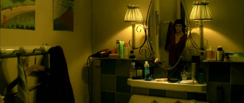Still frame 165 from Amelie (2001) directed by Jean-Pierre Jeunet