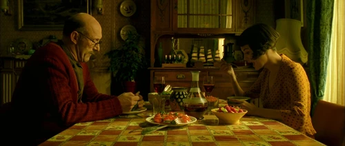 Still frame 170 from Amelie (2001) directed by Jean-Pierre Jeunet