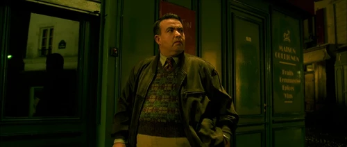 Still frame 182 from Amelie (2001) directed by Jean-Pierre Jeunet