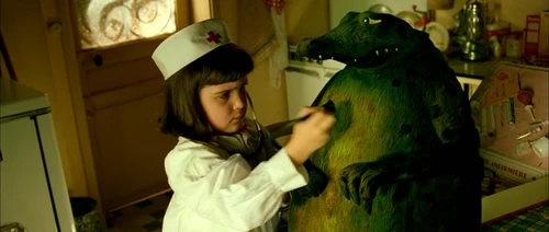 Still frame 13 from Amelie (2001) directed by Jean-Pierre Jeunet
