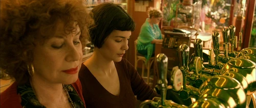 Still frame 184 from Amelie (2001) directed by Jean-Pierre Jeunet