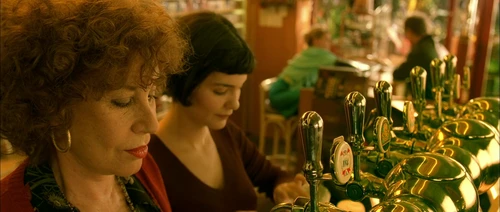 Still frame 185 from Amelie (2001) directed by Jean-Pierre Jeunet