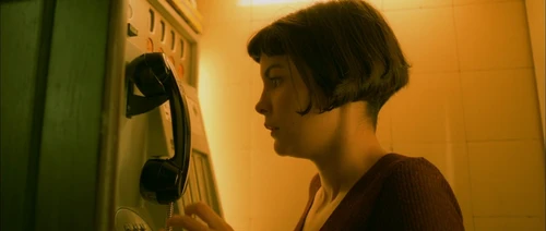Still frame 187 from Amelie (2001) directed by Jean-Pierre Jeunet