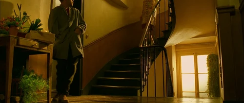 Still frame 188 from Amelie (2001) directed by Jean-Pierre Jeunet