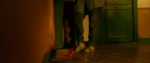 Still frame 189 from Amelie (2001) directed by Jean-Pierre Jeunet