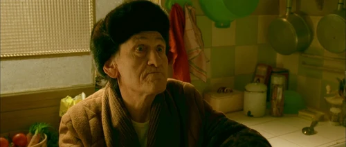 Still frame 193 from Amelie (2001) directed by Jean-Pierre Jeunet