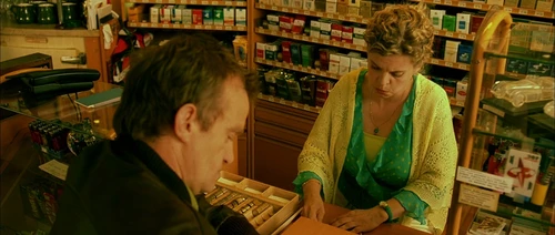 Still frame 197 from Amelie (2001) directed by Jean-Pierre Jeunet