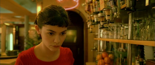 Still frame 201 from Amelie (2001) directed by Jean-Pierre Jeunet