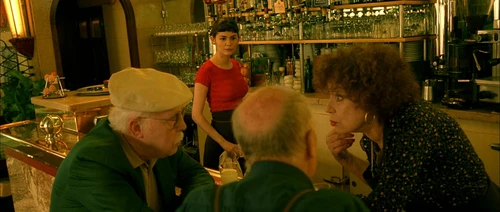 Still frame 202 from Amelie (2001) directed by Jean-Pierre Jeunet