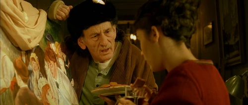 Still frame 204 from Amelie (2001) directed by Jean-Pierre Jeunet