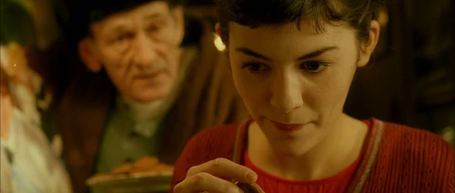 Still frame 205 from Amelie (2001) directed by Jean-Pierre Jeunet