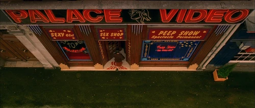 Still frame 206 from Amelie (2001) directed by Jean-Pierre Jeunet