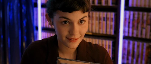 Still frame 209 from Amelie (2001) directed by Jean-Pierre Jeunet